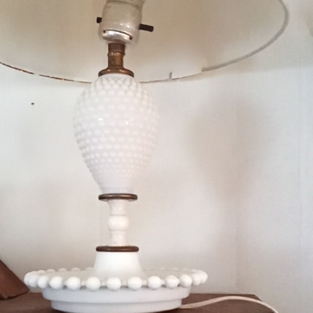 Vintage White Hobnail Milk Glass Table Lamp